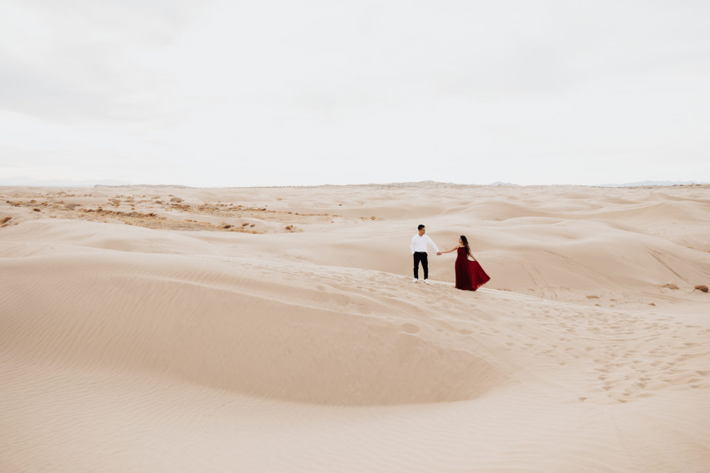 couple in the sand dunes of utah
