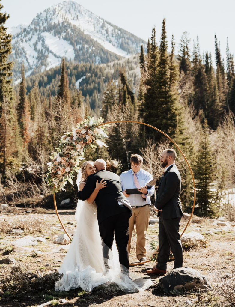 elopement in big cottonwood canyon
with gold circle arch 